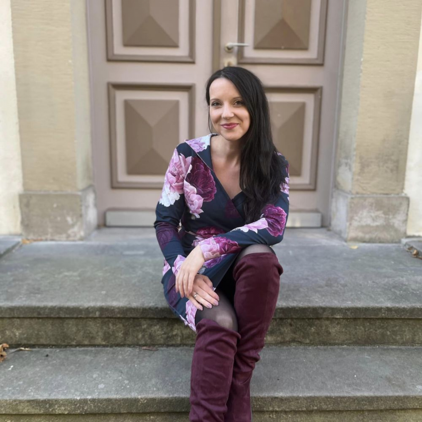 Schnittmuster Wickelhoodie Alana von Graustufen-Stoffe